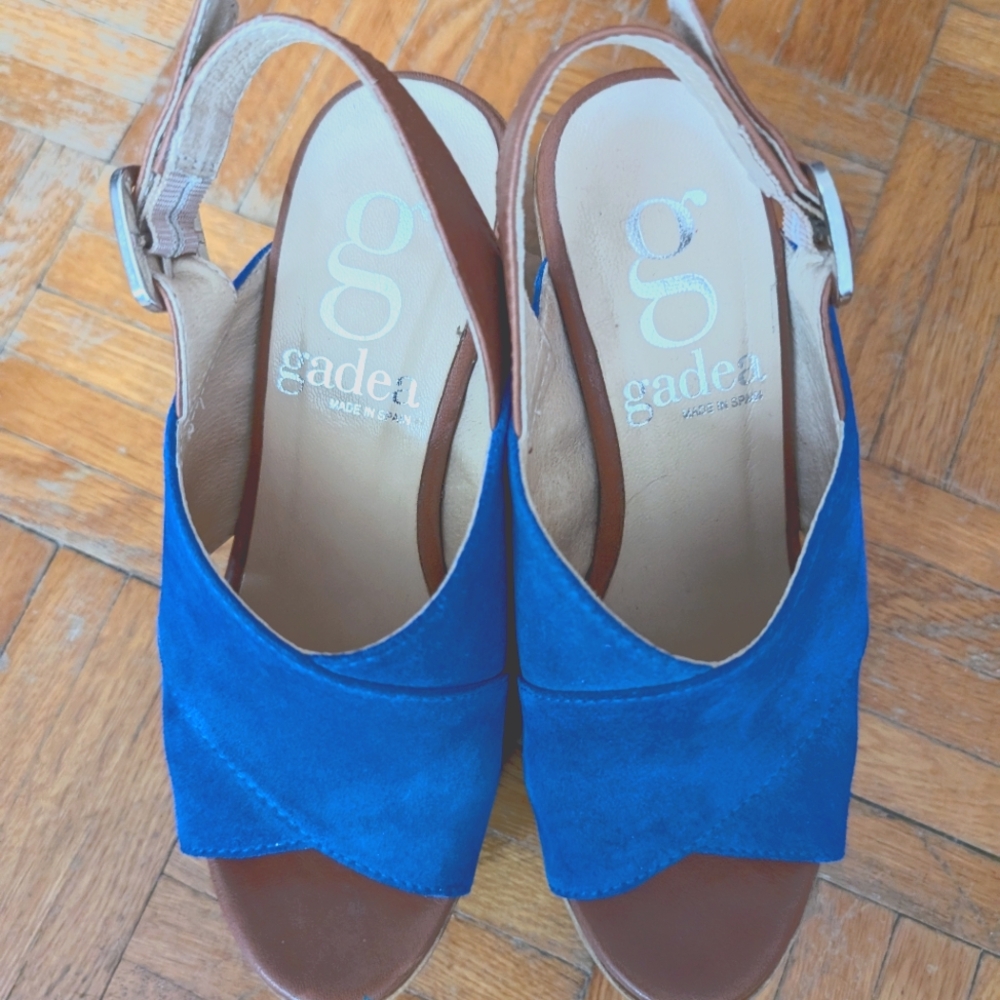 Gadea Blue suede sandals